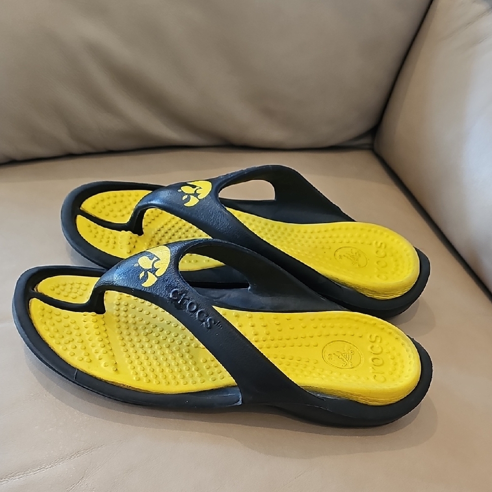 IOWA HAWKEYES CROCS Black and Yellow Comfort Sandals - Picture 4 of 6